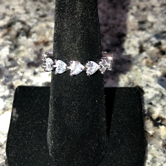 14k 3ct Heart Eternity Band - Picture 14 of 15